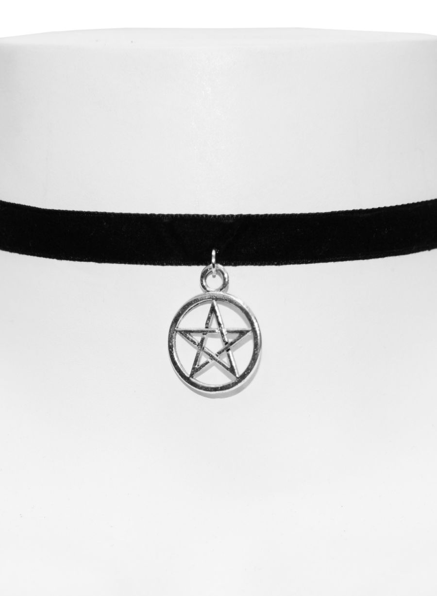 Fløyelschoker med pentagramanheng
